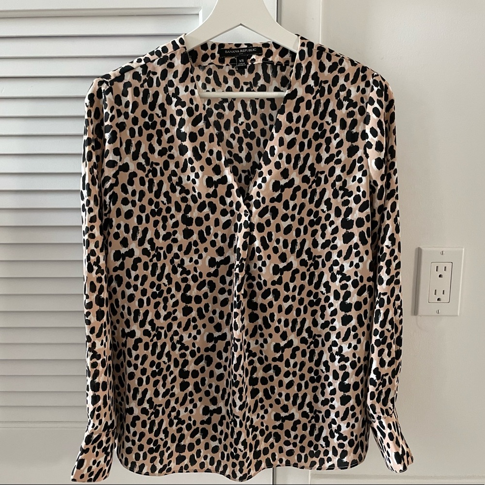 Banana Republic Essential Popover Long Sleeve Blouse in Cheetah Leopard Spots